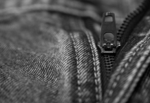 U xotinini ogzini kesishga kondiradi Uning mushuk ustida sperma bilan porno