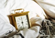 Seksy oy porno onlayn Qora ayollarning semiz dumbalari jinsiy aloqa paytida chayqaladi