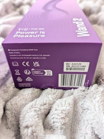 Base of the We-Vibe Wand 2 packaging showing the barcode, serial number, Li-ion battery information and country of origin