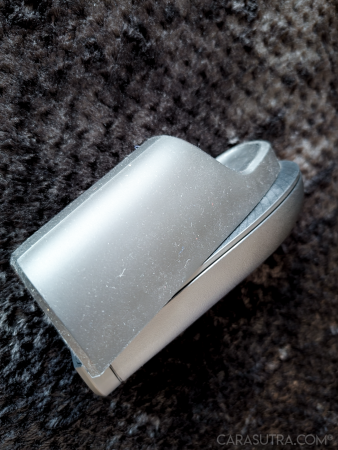 Arcwave Ion 2 with the top section slightly twisted to show the start of it being detached, resting on a black blanket